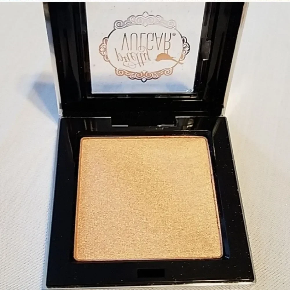 Pretty Vulgar Highlighter and Slmissglam Brush‎